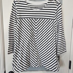 Croft & Barrow Black and White Chevron Stripe Long Sleeve Top